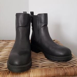 NWT MIA Clara Chelsea lug sole boot - size 7.5